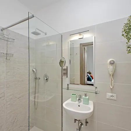 St Peter Giant Apartment