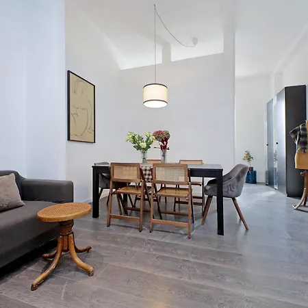 St Peter Giant Apartment